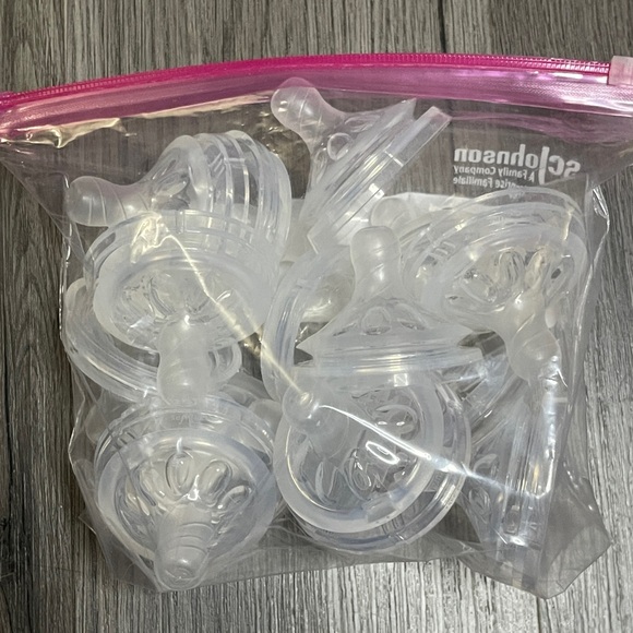 Other - Philips AVENT Clear Baby Bottle Nipples (newborn and 1 month plus) Bulk Lot